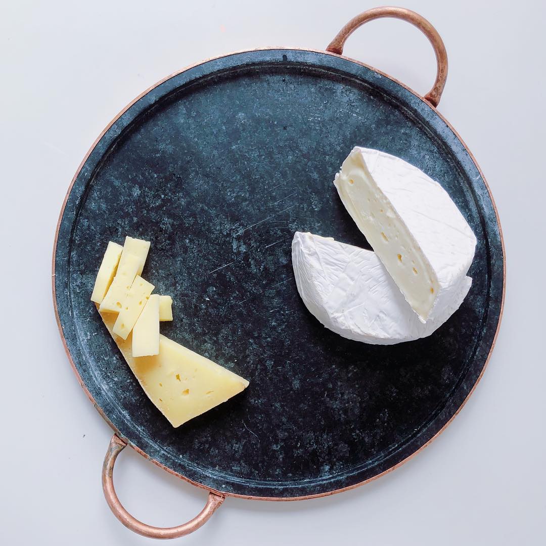 cheese on circle plate