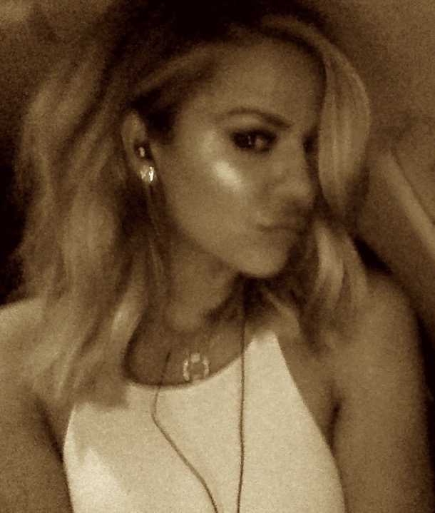 khloe kardashian selfie with headphones in