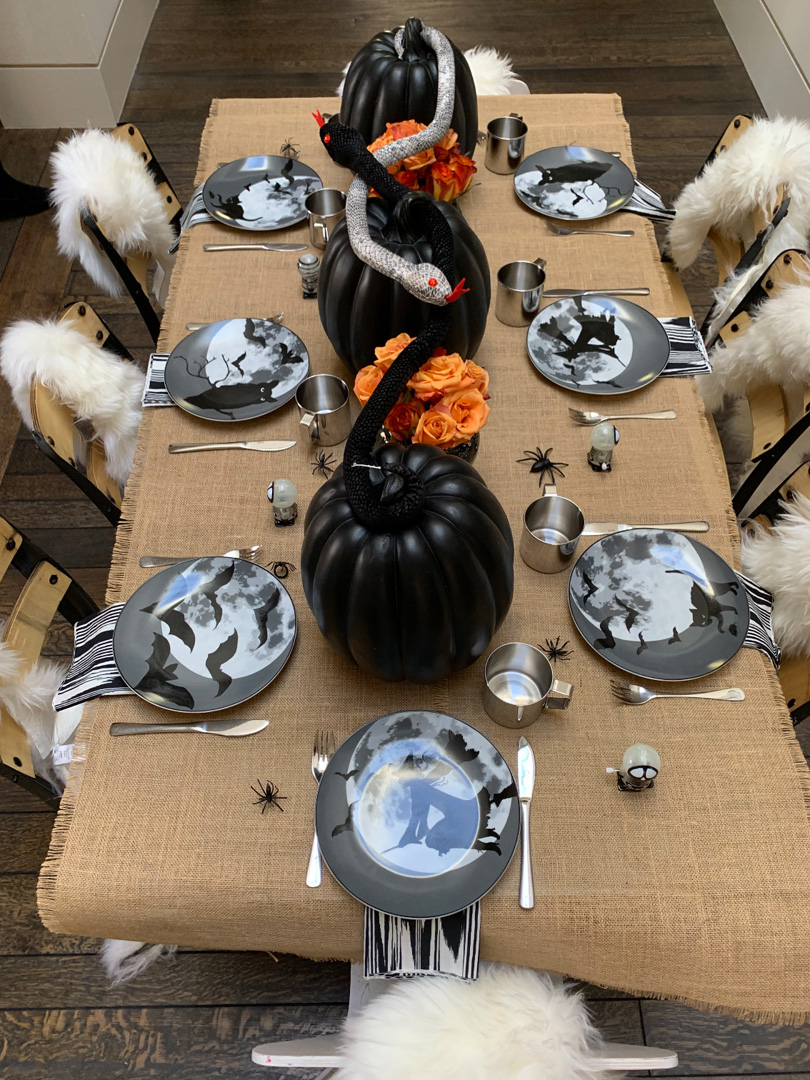 Kourtney Kardashian Halloween table