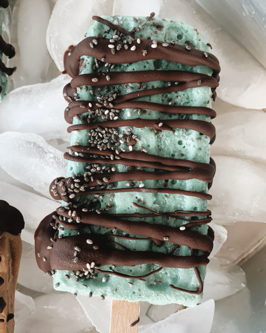 Mint Chip and Spirulina Popsicles