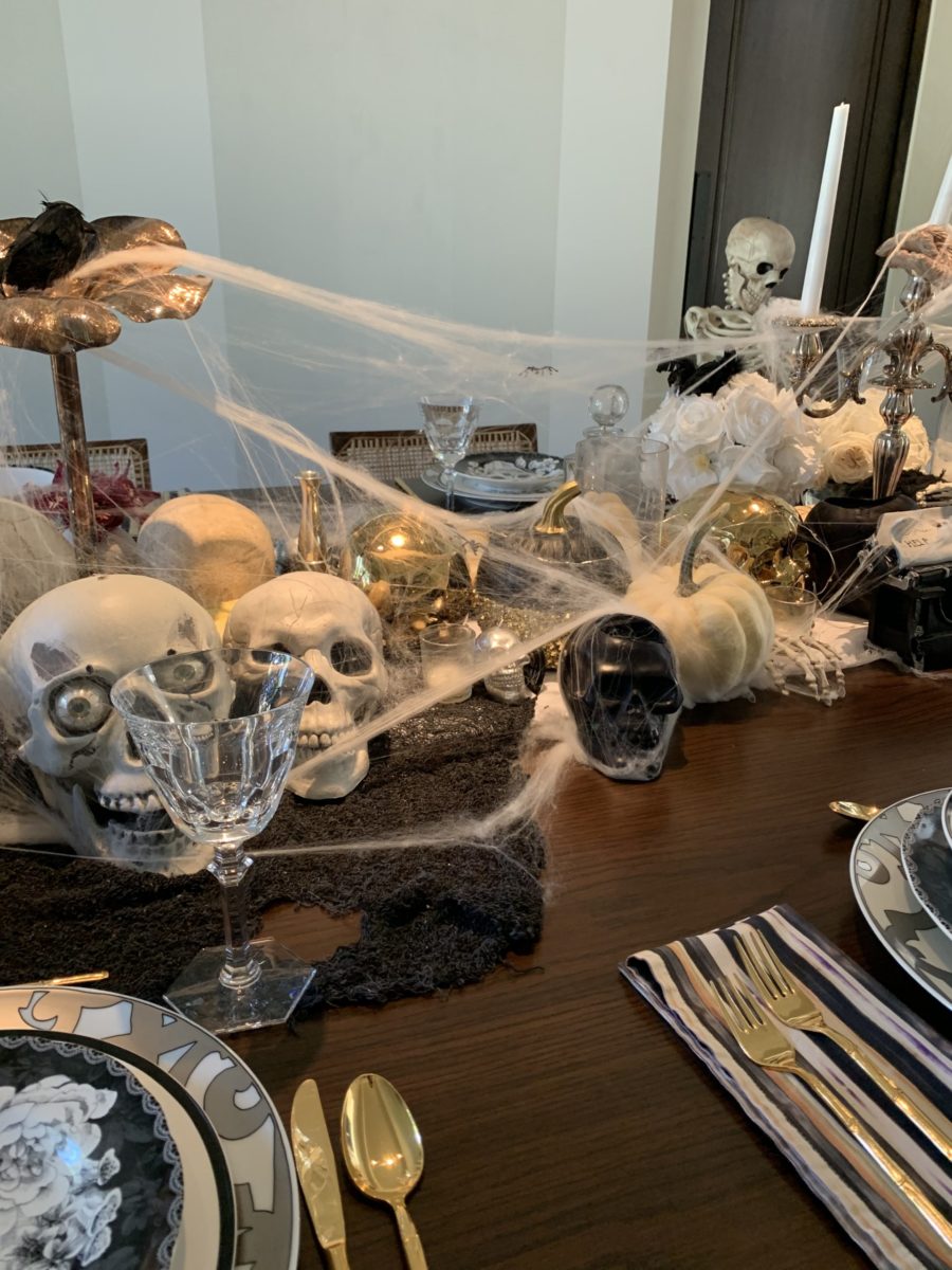 Kourtney Kardashian halloween table decoration ideas