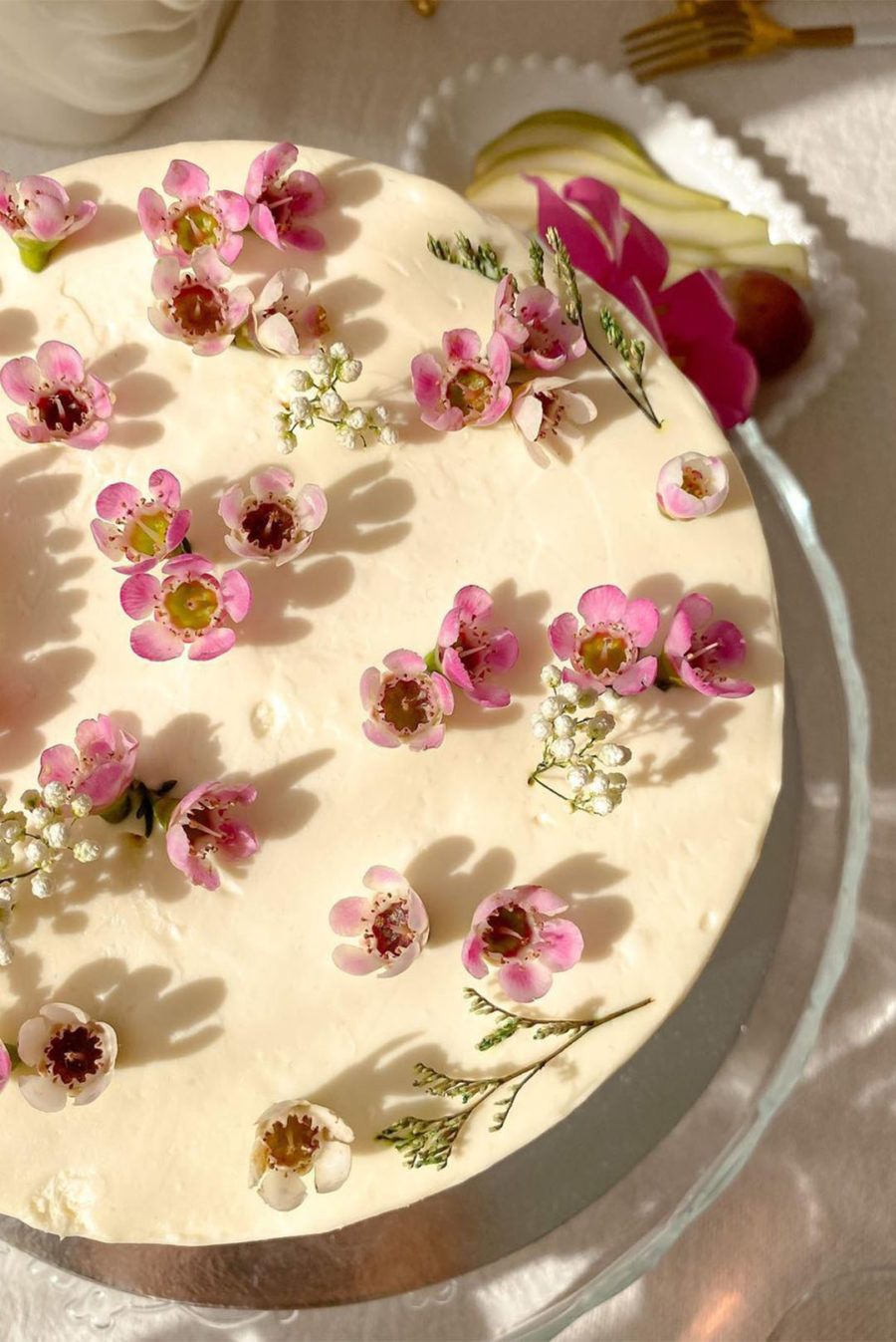 Pretty cake with pink flowers