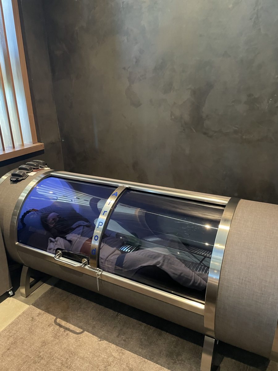 woman inside Hyperbaric Oxygen Chamber remedy place
