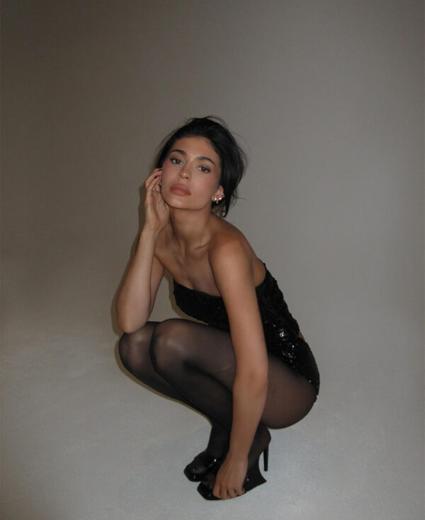 KYLIE JENNER'S Chocolate Chip Cookie Recipe 