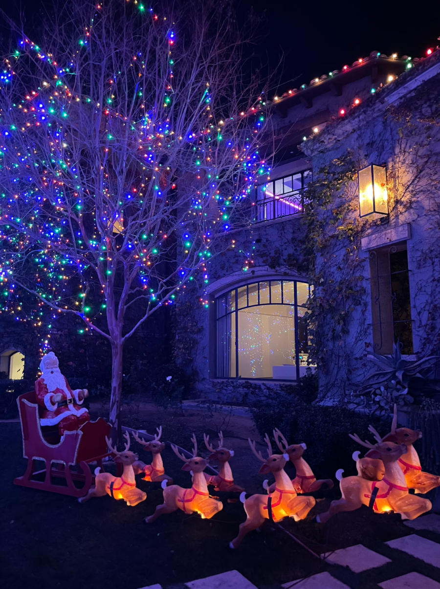 Kourtney Kardashian House Christmas Decor santas sleigh