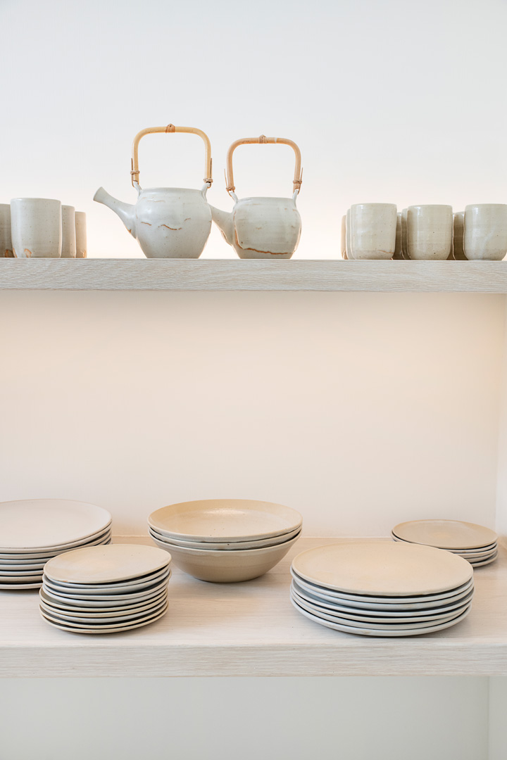 kim kardashian&#8217;s new pantry ivory ceramic plates and bowls close up