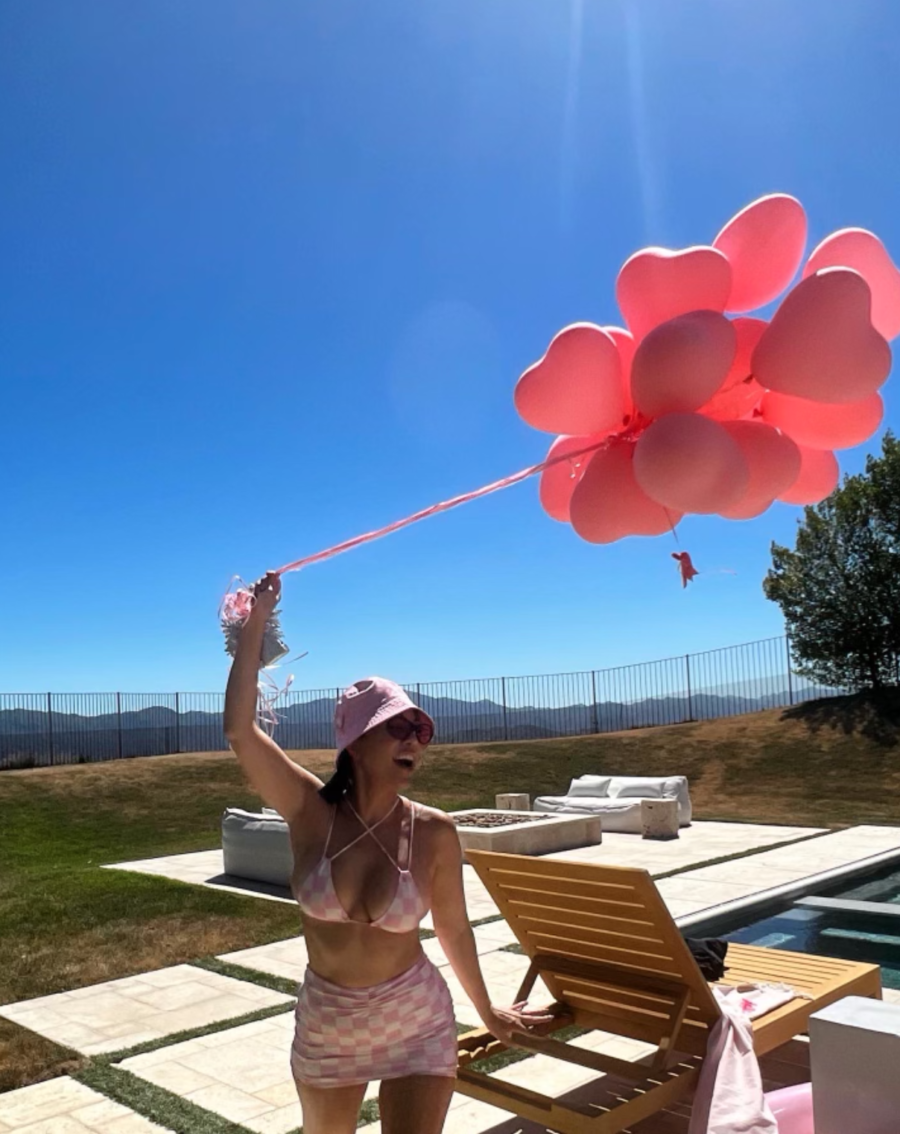 kourtney kardashian barker pink heart balloons
