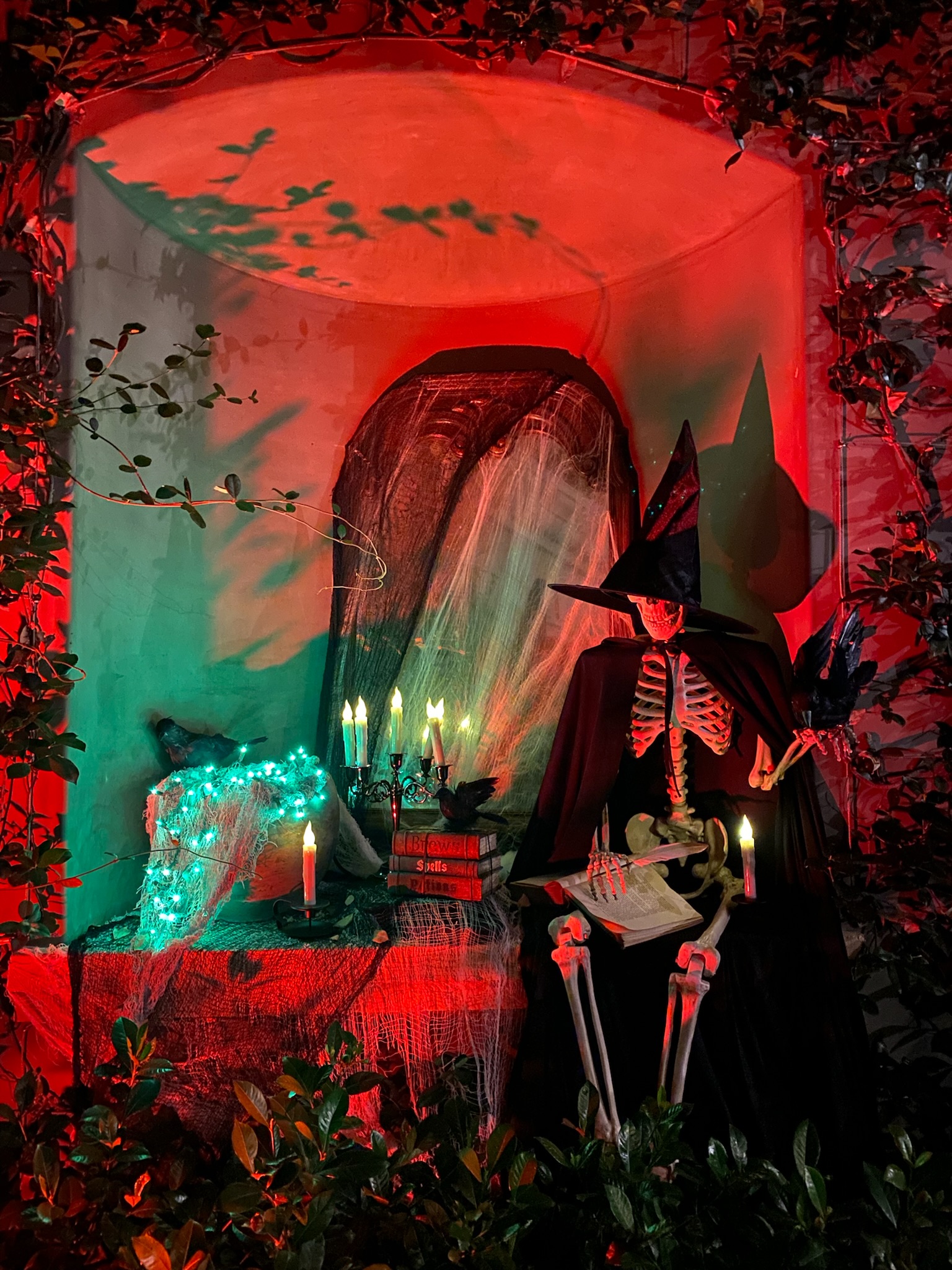 Kourtney&#8217;s Halloween decor skeleton