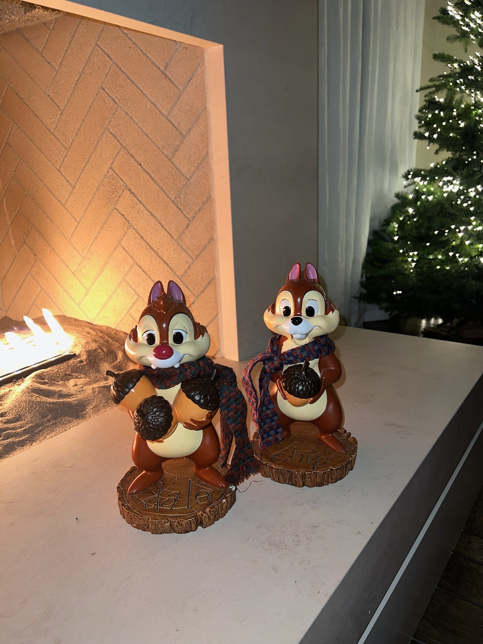 KKB Holiday Decor Chip n Dale Figurines