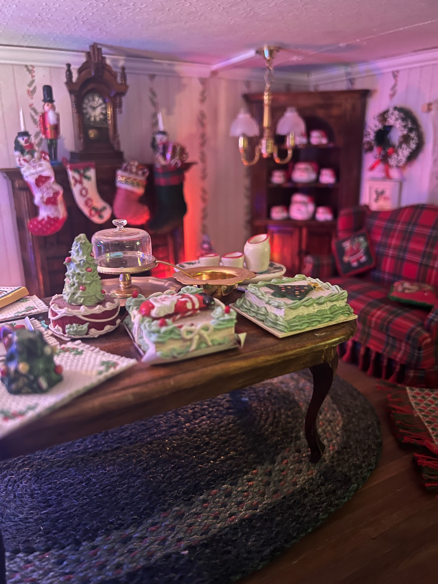 KKB Holiday Decor Dollhouse Livingroom