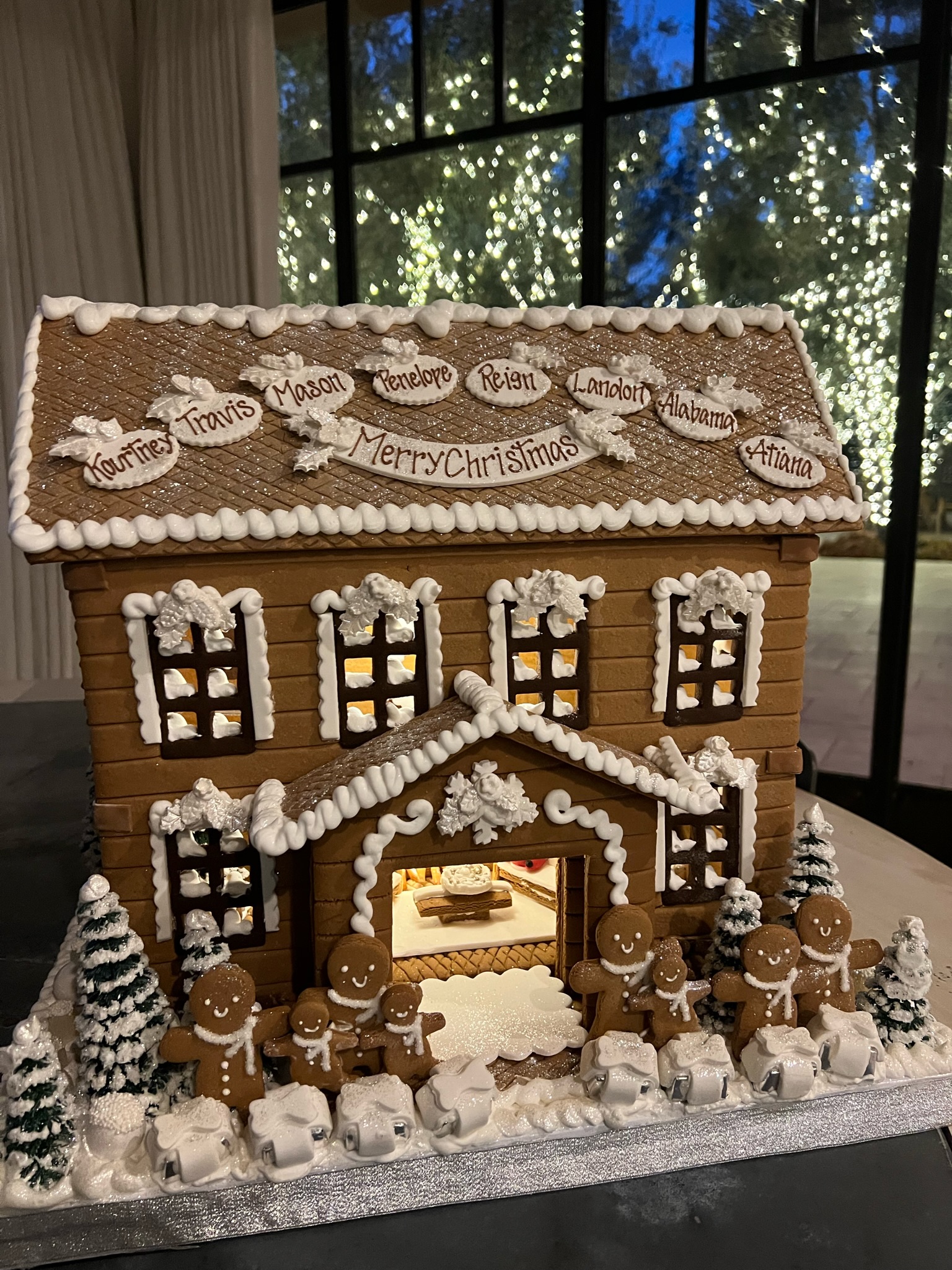 KKB Holiday Decor Gingerbread House