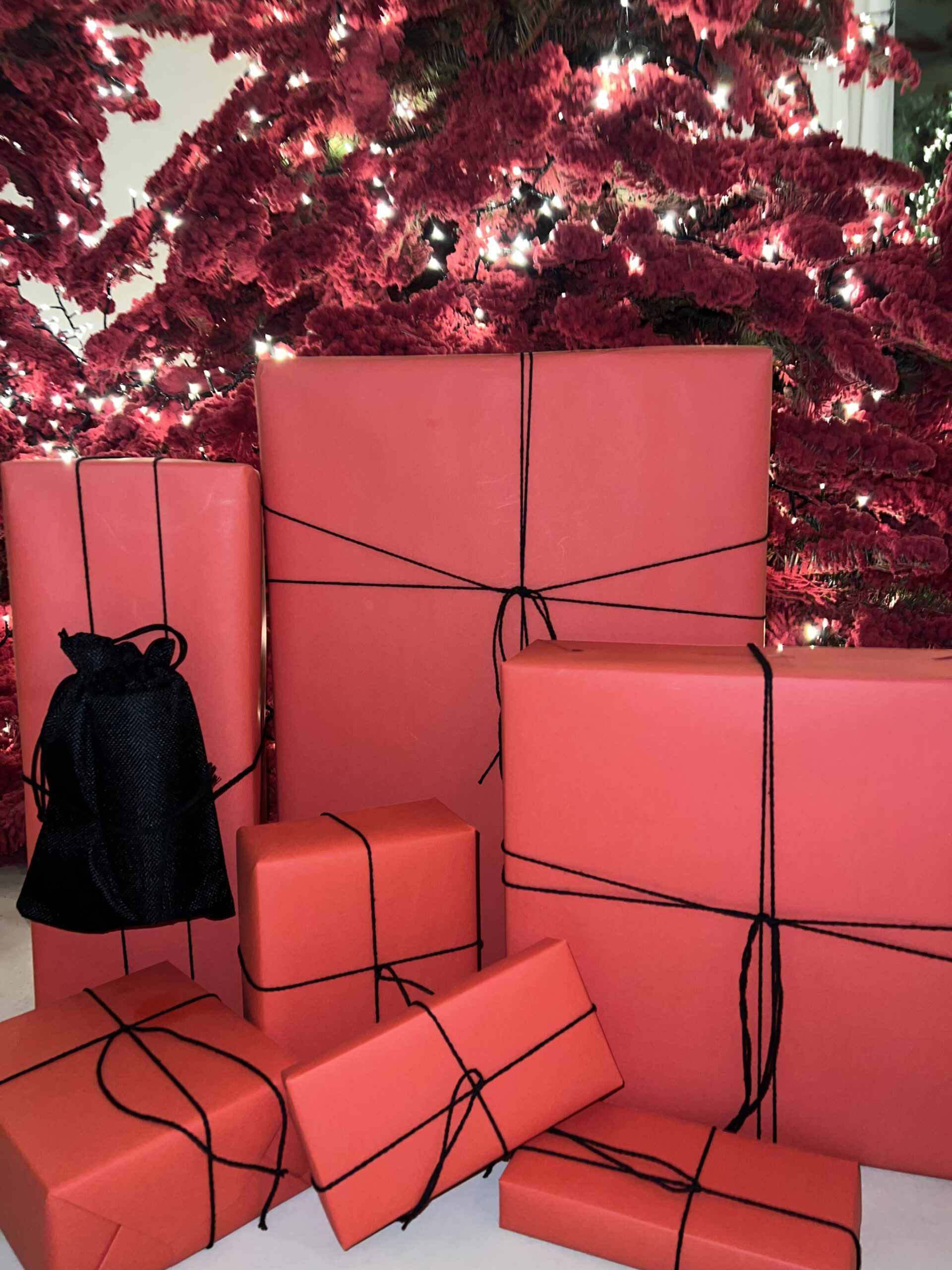 Kardashian_Jenner&#8217;s Gift Wrapping-KKB