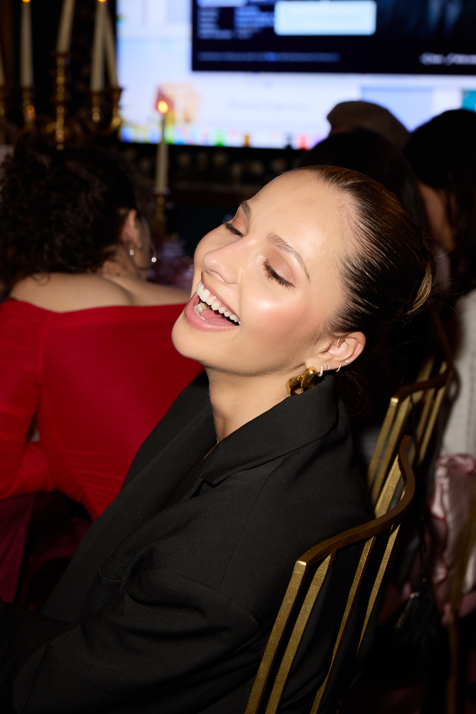 guest laughing at Poosh&#8217;s Sweetheart Soirée Event 2023