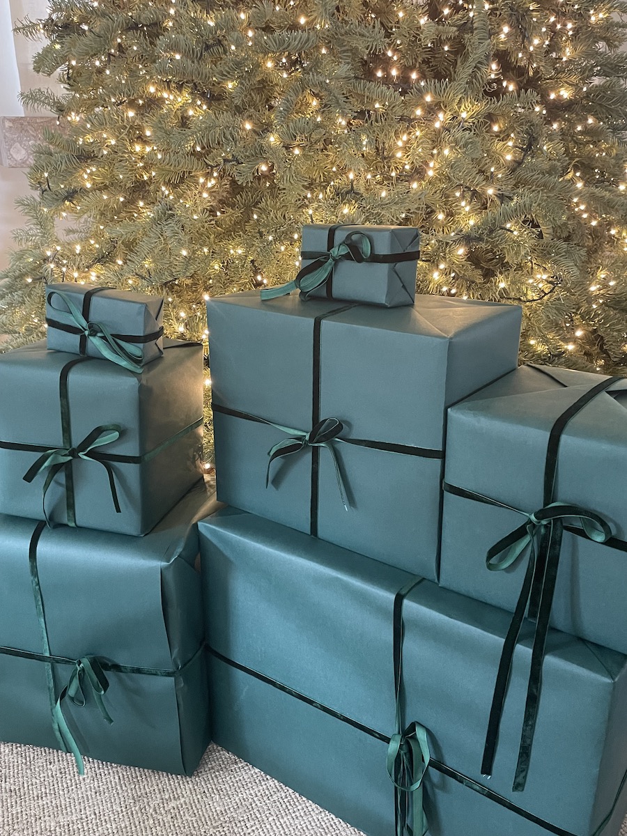 Kourtney Kardashian Barker 2023 Gift Wrapping-3
