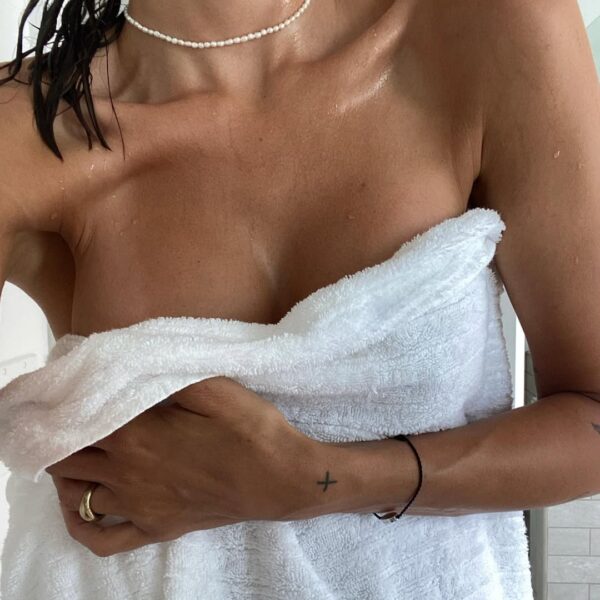 Goes to article Should You Apply Body Lotion or Oil After a Shower?