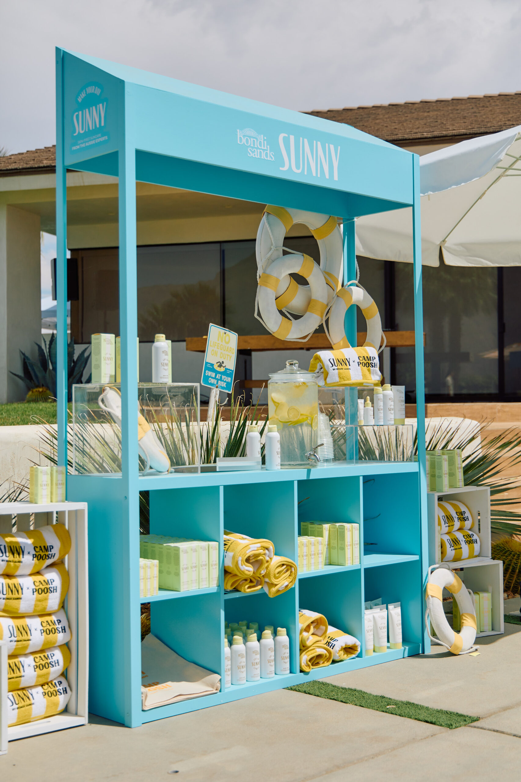 the lounge booth sunny bondi sands