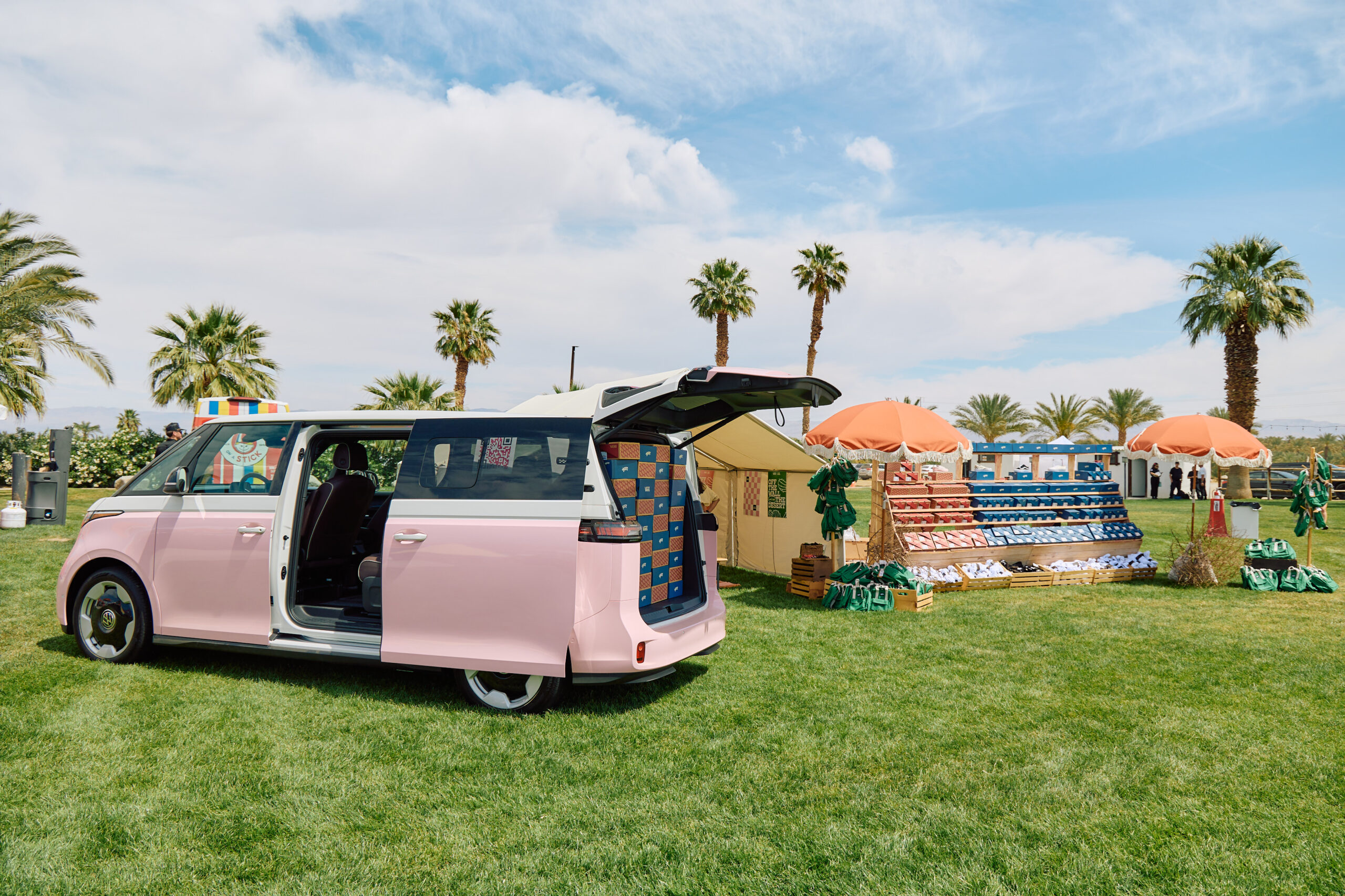 the lounge booth vans w vintage VW612A6258