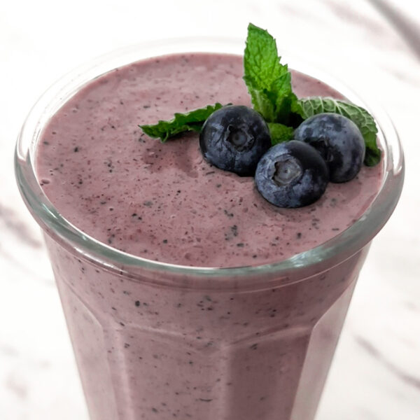 Blueberry, Matcha & Date Smoothie